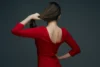 O que significa sonhar com vestido vermelho? Longo, curto, novo e mais!