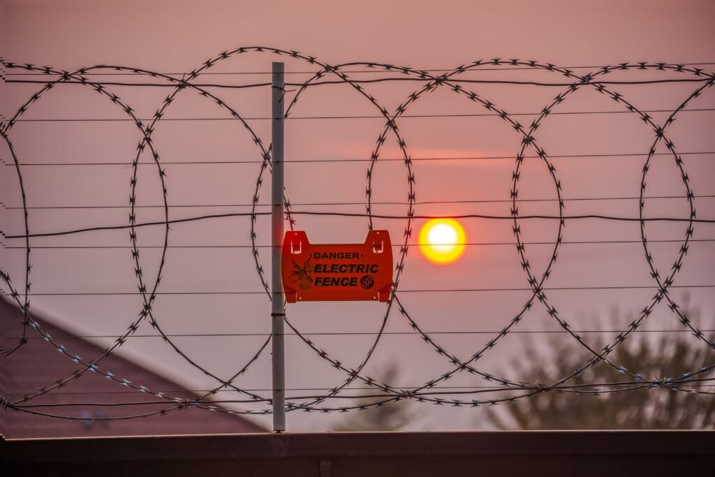 Cerca elétrica de arame. 