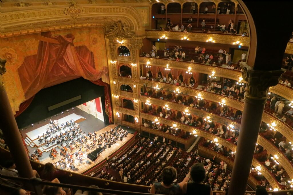 Teatro lotado.