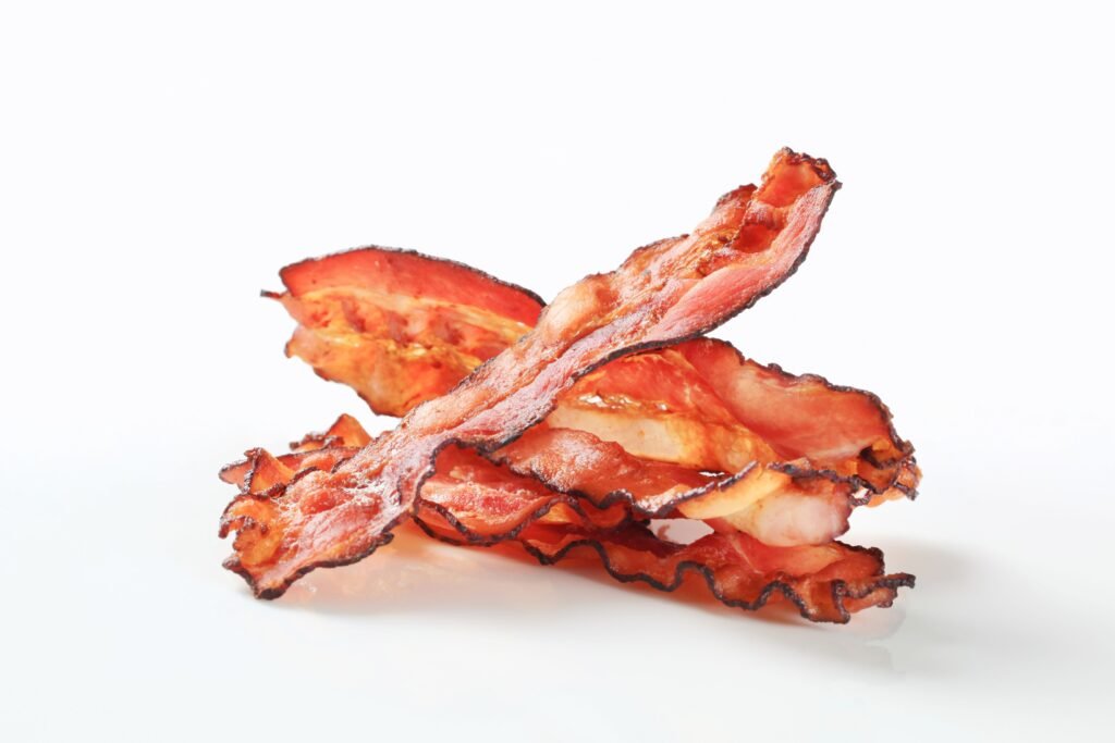 Bacon em tiras.