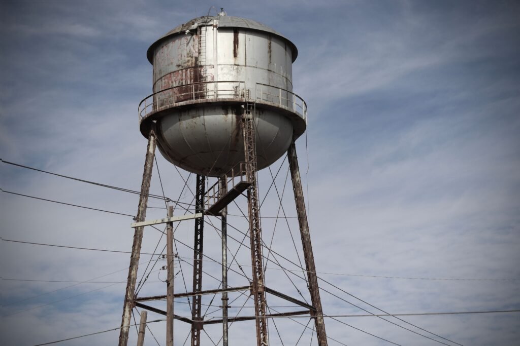 Caixa d'água alta.