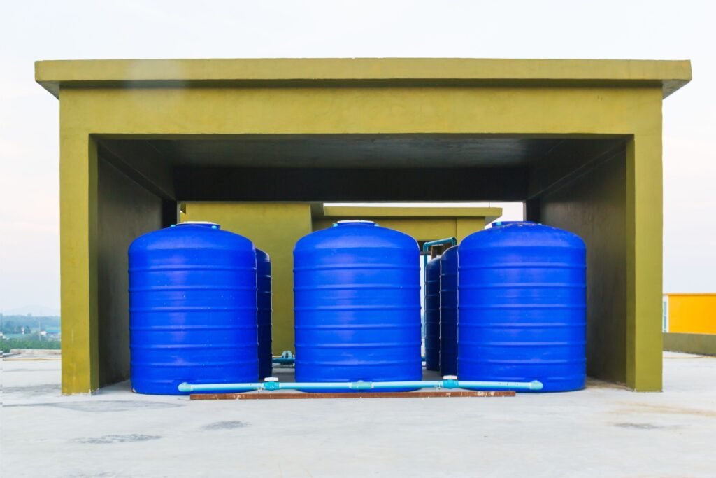 Três caixas d'água.