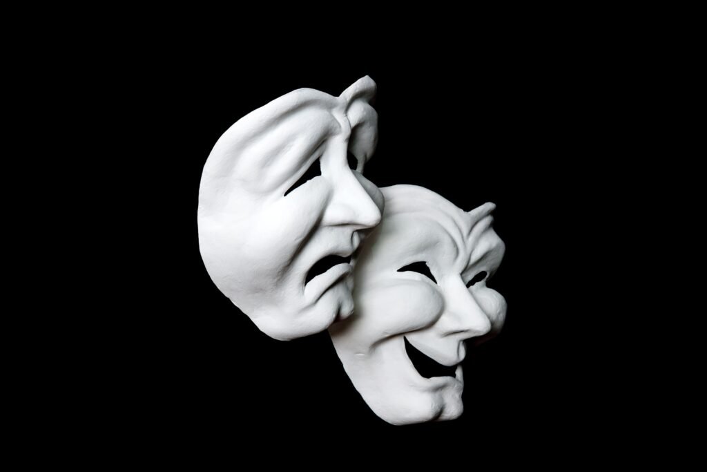 Máscaras de comédia e tragédia. 