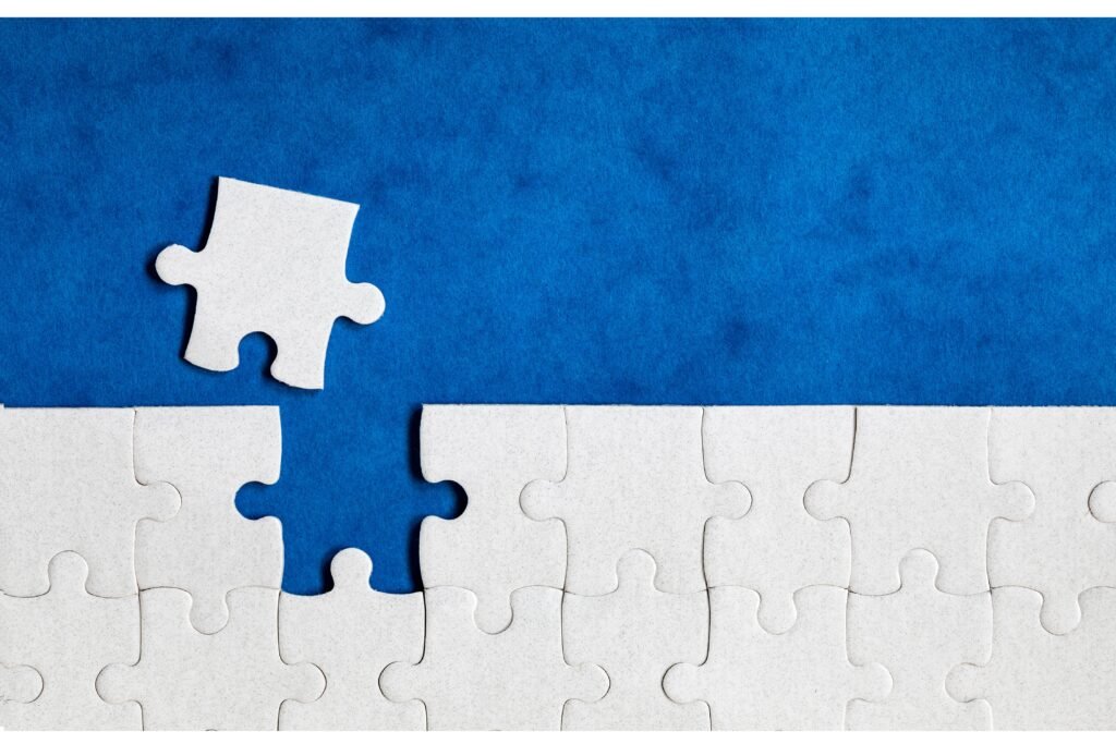 Quebra-cabeça com peça faltando.