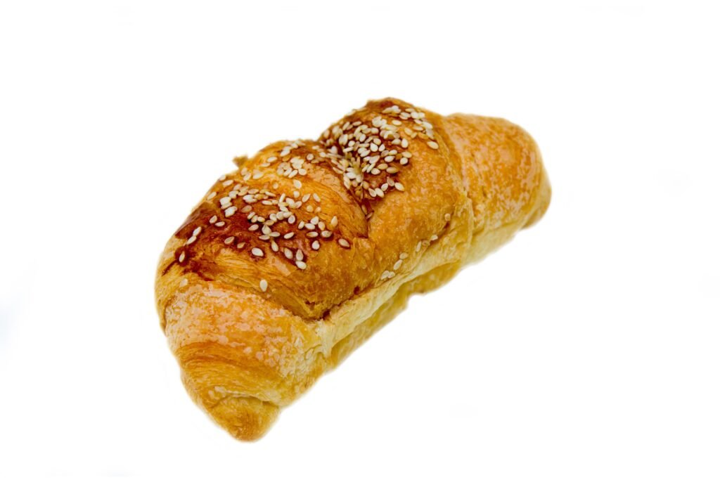 Croissant em um fundo branco.