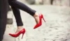 Sonhar com salto alto: preto, vermelho, branco, dourado, azul e mais!