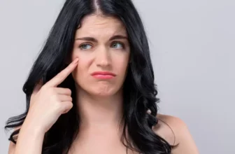 O que significa sonhar com cravo? No rosto, nas costas, gigante e mais!