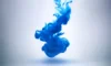 água com tinta azul