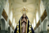 Sonhar com Nossa Senhora: que está rezando para um santo, Aparecida, imagem, e mais!