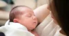 Sonhar com bebê no colo de outra pessoa: dormindo, chorando e mais!