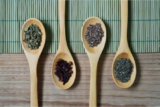 O que significa sonhar com tempero? Alho, colorau, louro e mais!