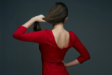 O que significa sonhar com vestido vermelho? Longo, curto, novo e mais!