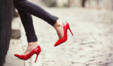 Sonhar com salto alto: preto, vermelho, branco, dourado, azul e mais!