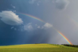 O que significa sonhar com arco-íris: no céu, no mar, em casa e mais!