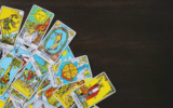 O que significa sonhar com cartas de Tarot? Alguém lendo, cigano e mais!