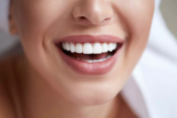 O que significa sonhar com dentes caindo? Moles, saudáveis e mais!