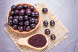 O que significa sonhar com açaí? Suco, no pé, que come ou compra e mais!