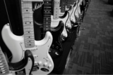 O que significa sonhar com guitarra? Preta, velha, sem cordas e mais!