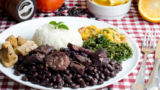 Sonhar com feijoada: com carne, com arroz, na panela, no prato e mais!