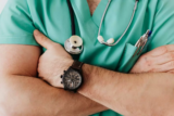 Sonhar com médico: em exame, consulta, operando, conversando e mais!